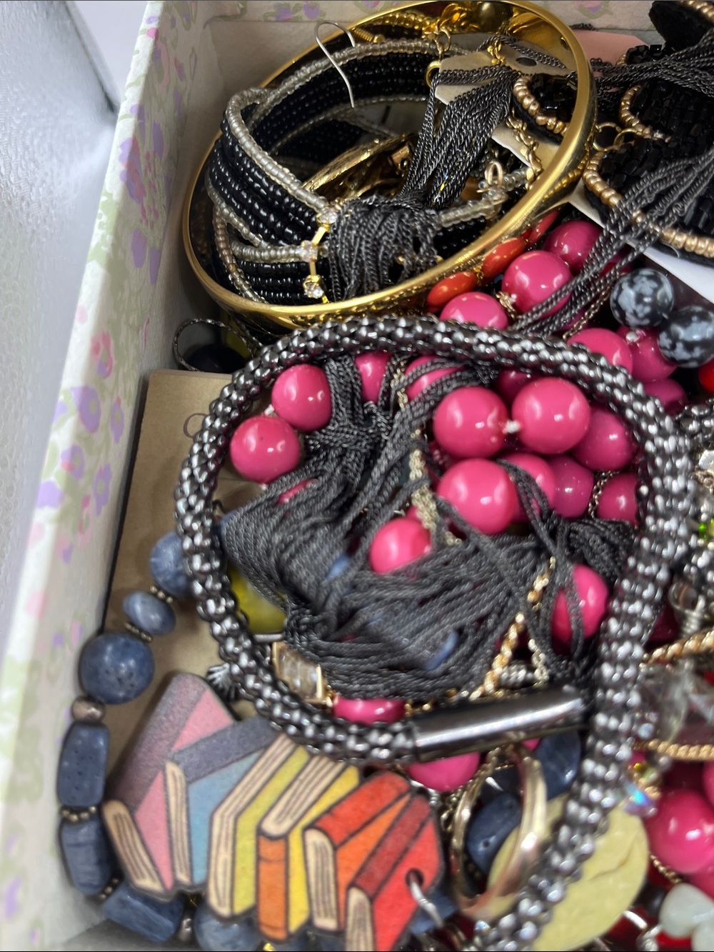 Mystery Jewelry & Keepsake Box 50 pieces 5 lbs - Picture 8 of 9